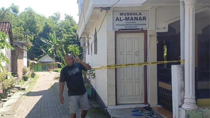 Seorang kakek di Bojonegoro nekat bacok tetangganya saat salat Subuh