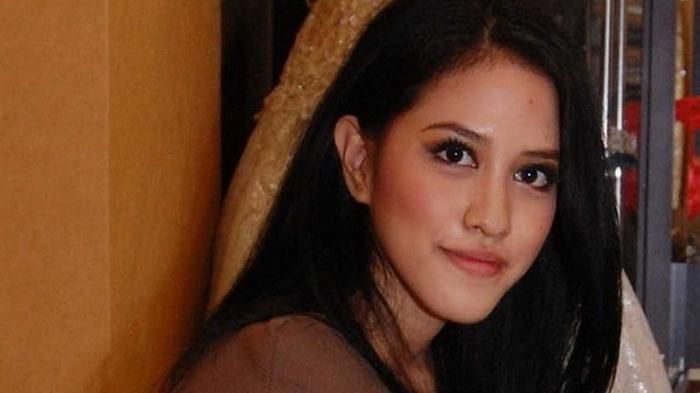 Miss Indonesia 2010 Asyifa Latief.