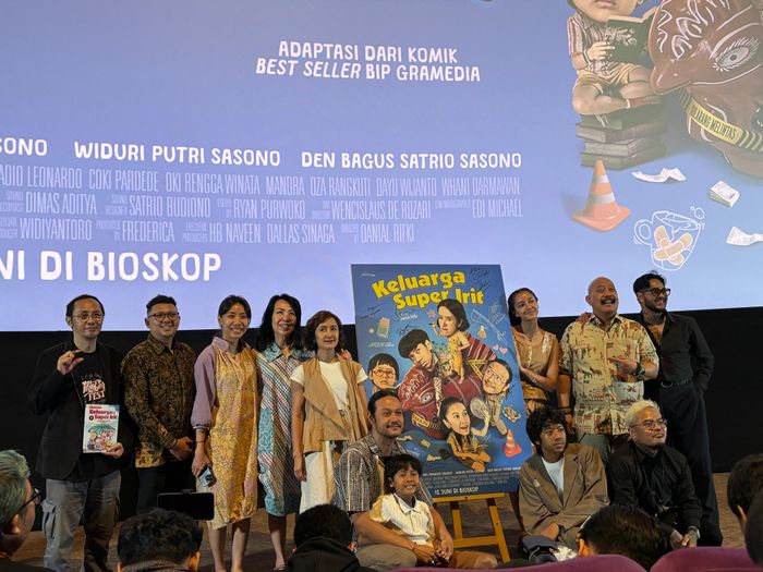 Jumpa pers pemain film Keluarga Super Irit di kawasan Kuningan, Jakarta Selatan, Sabtu (3/5/2025). 