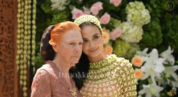 Prosesi Luna Maya siraman