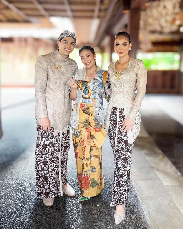 Ayu Dewi bersama Maxime Bouttier dan Luna Maya.