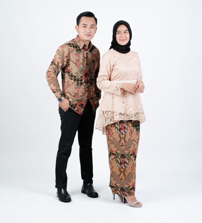 Rekomendasi outfit couple untuk kondangan- Batik Faaro.
