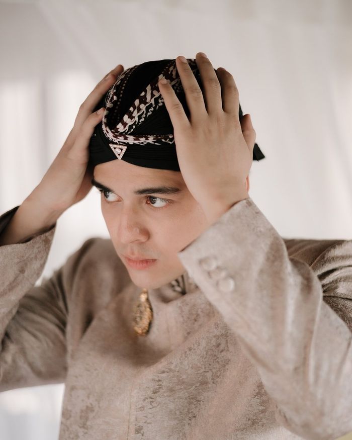 Maxime Bouttier dalam momen siraman pernikahan.