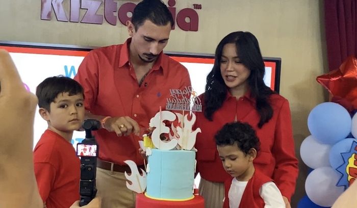 Perayaan ulang tahun Don Verhaag, anak Jedar dan Vincent