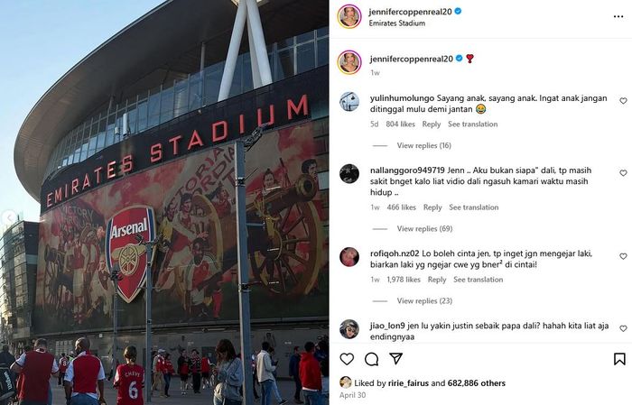 Jennifer Coppen memperlihatkan sudut Stadion Emirates.