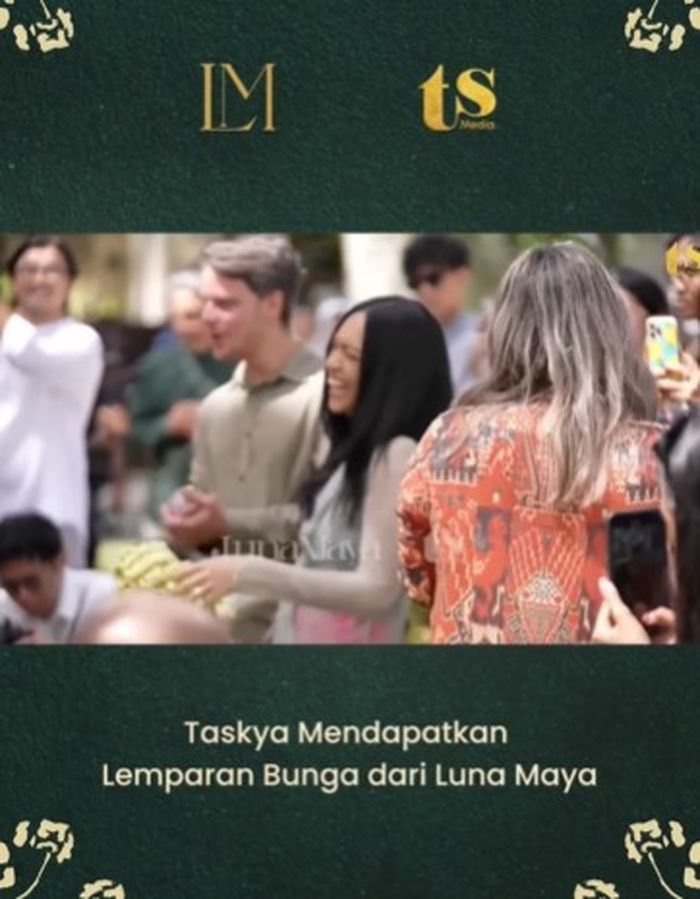 Taskya mendapatkan bunga dari Luna Maya