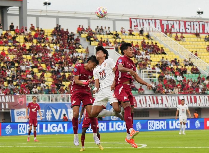 Laga Liga 1 antara PSM Makassar vs Malut United di Stadion B. J. Habibie, Parepare, Sabtu (10/5/2025).