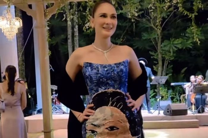 Potret gaun pernikahan Luna Maya, berasal dari lukisan terakhir sang ayah.