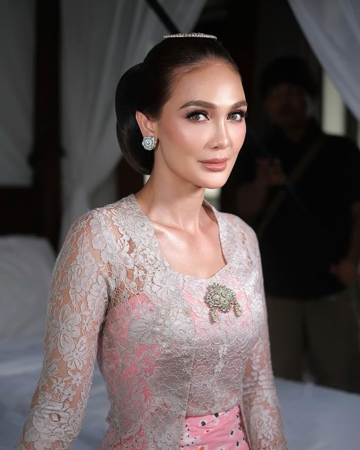Makeup siraman Luna Maya.