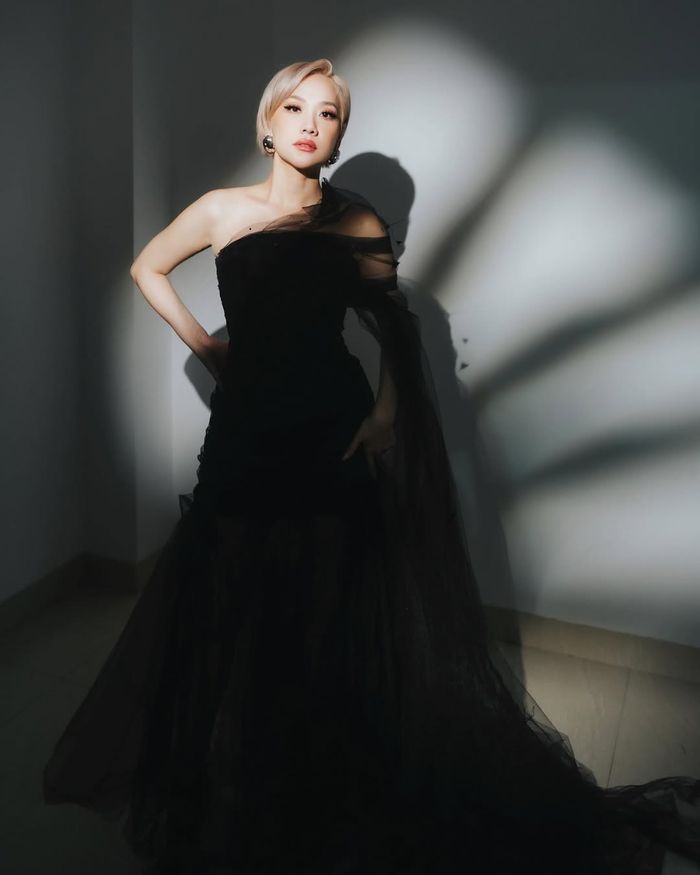 Dress Bunga Citra Lestari yang dirancang Ivan Gunawan.