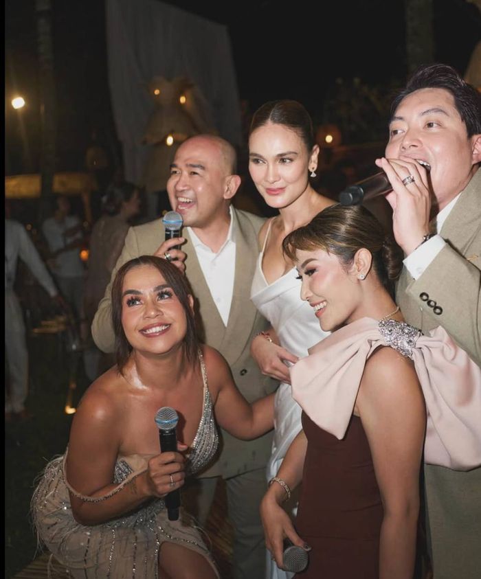 Luna Maya dengan Geng Menteri Ceria-nya.