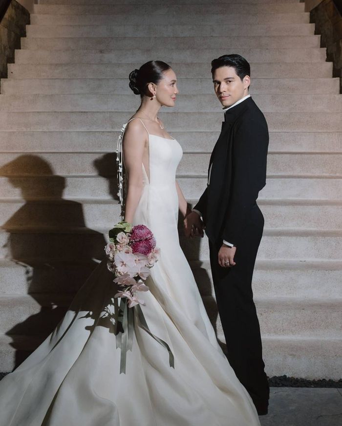 Luna Maya menyampaikan pidatonya di malam pesta resepsinya di Bali. Ia mengaku pasrah jika tak bisa menikah.