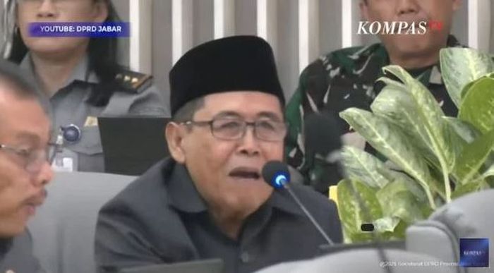 Anggota fraksi PDIP walk out saat sidang paripurna DPRD Jabar, buntut ucapan Gubernur Jawa Barat, Dedi Mulyadi. 