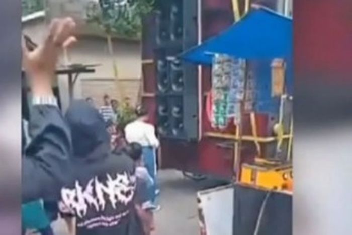 Kronologi sound horeg setinggi lima meter jatuh hingga menimpa anak-anak di Bondowoso, begini kondisi korban. 