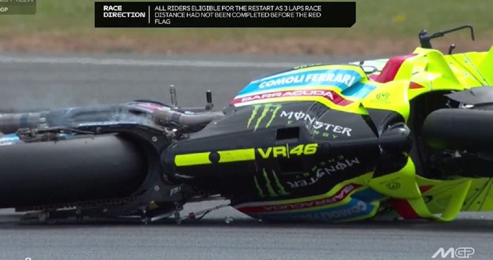 Motor Franco Morbidelli (VR46) mengalami kebocoran oli setelah tabrakan dengan Aleix Espargaro (Honda HRC) di MotoGP Inggris 2025.