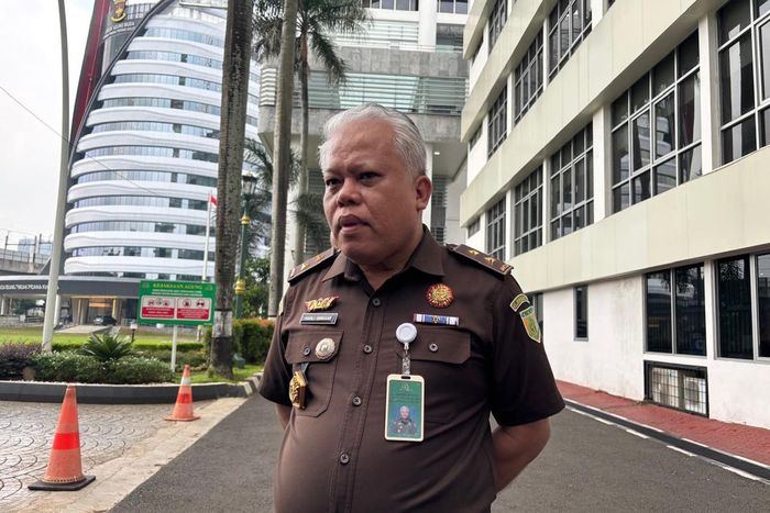 Kepala Pusat Penerangan Hukum (Kapuspenkum) Kejagung, Harli Siregar ungkap kronologi jaksa di Kejagung dibacok OTK di Depok.   