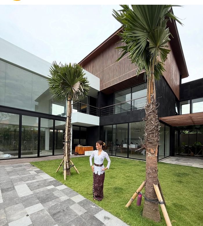 Rumah Jennifer Coppen 