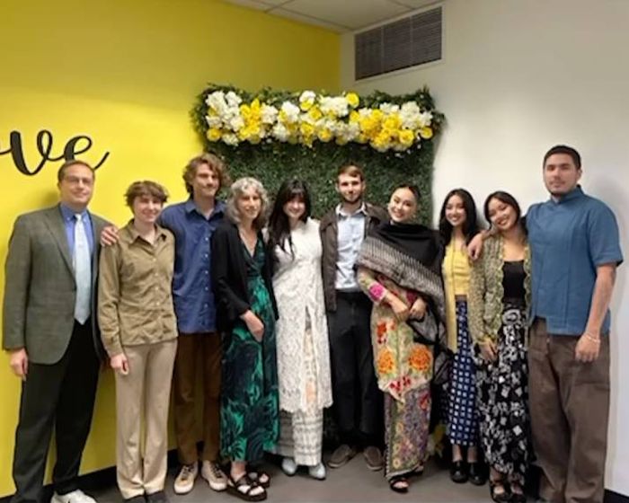 Titi DJ menyaksikan pernikahan anaknya, Stephanie Poetri di Amerika Serikat. Titi juga membocorkan akan menggelar pesta resepsi pernikahan Stephanie Poetri di Indonesia.