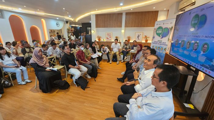 Forum Bumi menjadi wadah bincang santai untuk meningkatkan pengetahuan jurnalis dan komunitas mengenai isu 'Pengelolaan Lanskap Darat dan Laut Terpadu di Indonesia'.