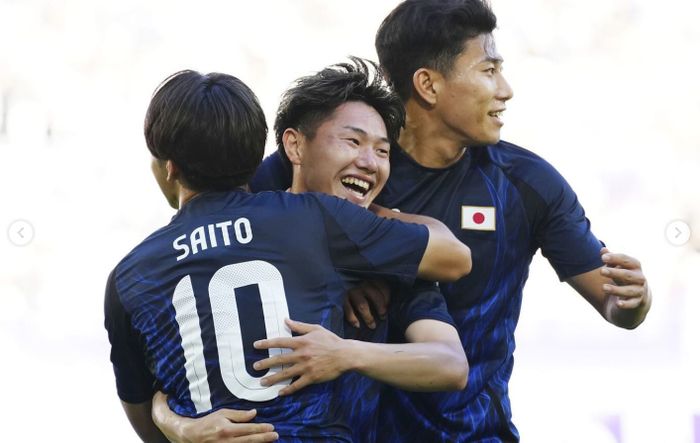 Pemain Muda Jepang Mito Shunsuke (tengah).