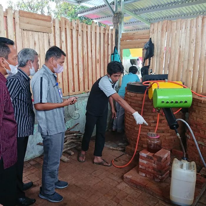 Inovasi Energi dari Sampah Plastik: Petasol, Bahan Bakar Alternatif Karya Anak Bangsa