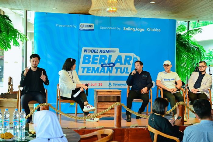 Press conference Nobel Run: Berlari Bersama Teman Tuli yang diadakan di Senayan Park, Jakarta Pusat, pada hari Rabu (11/06/25).