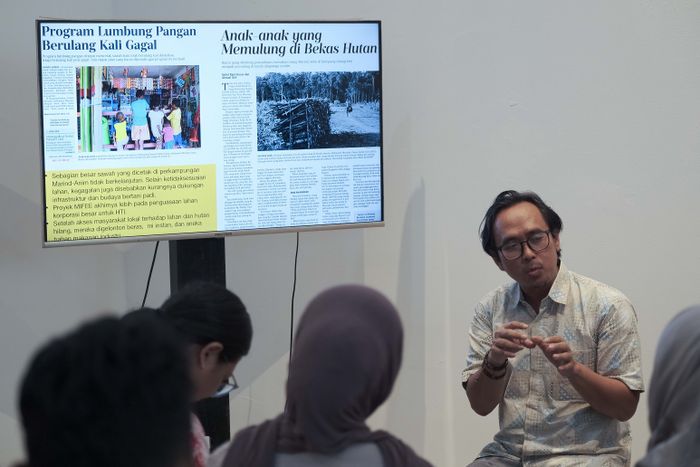 Ahmad Arif alias  Aik menyebut proyek food estate di Papua dinilai sebagai praktik gastrokolonialisme yang menghancurkan budaya dan pangan lokal. Mengapa demikian?