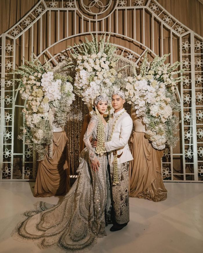 Megahnya Kebaya Akad Nikah Alyssa Daguise, Rancangan Tex Saverio yang ...