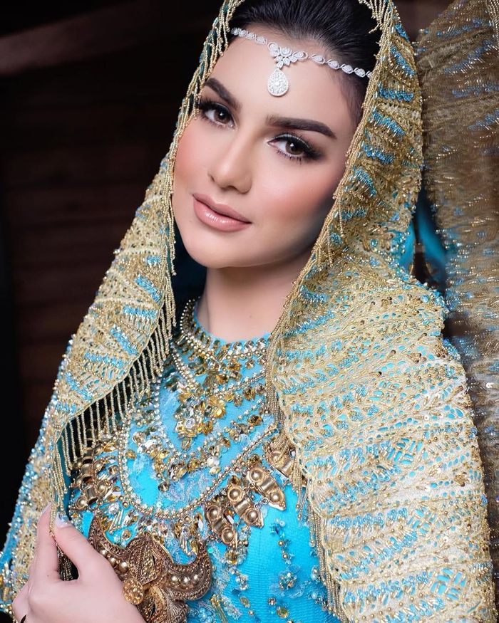 Penampilan Irish Bella saat menikah dengan Ammar Zoni.