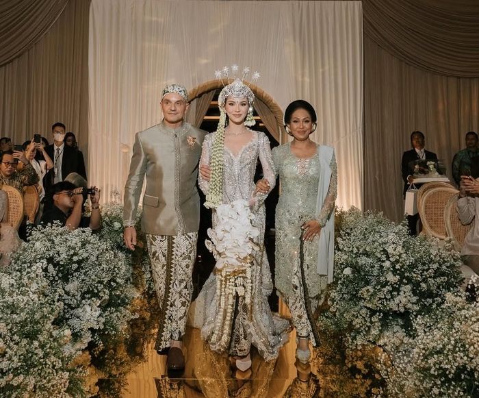 Alyssa Daguise diantar ayah dan ibu di hari pernikahan 