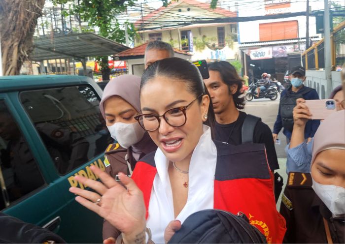 Nikita Mirzani titip pesan untuk Reza Gladys