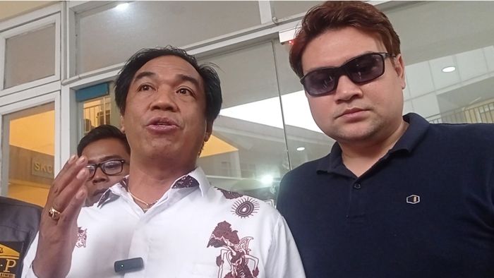 Indra Adhitya resmi melaporkan Chikita Meidy dan ibunya di Polres Kota Tangerang, Tigaraksa, Sabtu (28/6/2025).