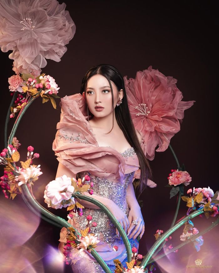 Natasha Wilona berbalut gaun Lisa Ju.