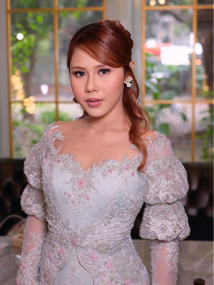 Kebaya Nadin Amizah.