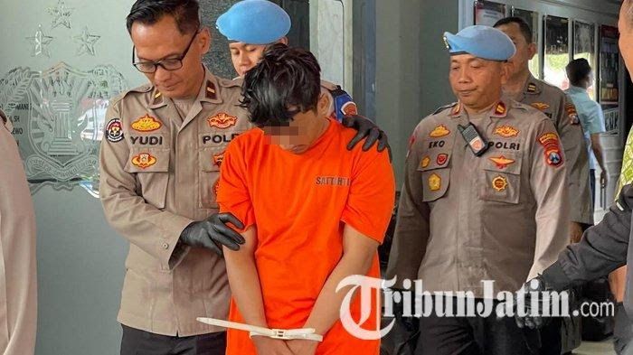 Kronologi pesilat tewas ditusuk pria di Malang. Ternyata berawal dari cek-cok gegara geber motor saat konvoi.