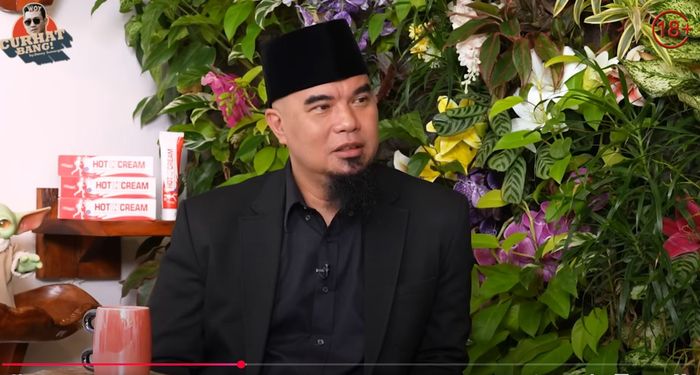 Ahmad Dhani bantah selingkuh dengan Mulan Jameela saat jadi suami Maia Estianty, sebut sosokini yang sebarkan isu miring.