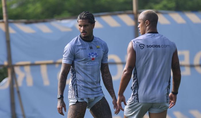 Pemain Persib Bandung Ramon Tanque (kiri) bersama Wiliam Marcilio.