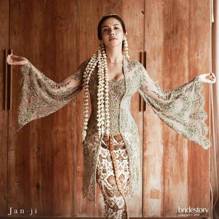 Detail kebaya Akad Nikah Estelle Linden.