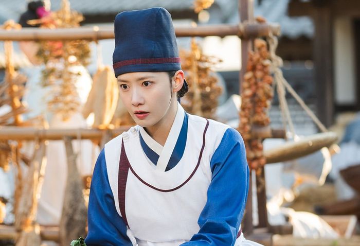 Yoona sebagai koki modern yang terlempar ke masa lalu.