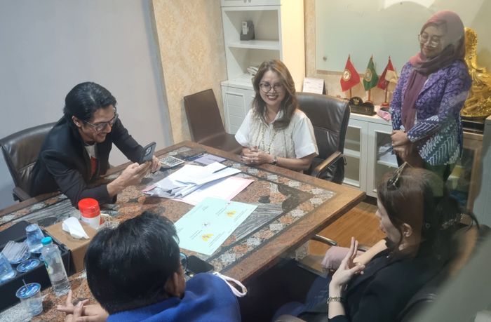 Momen Edward Akbar foto Kimberly Ryder saat urus perjanjian harta gono gini   