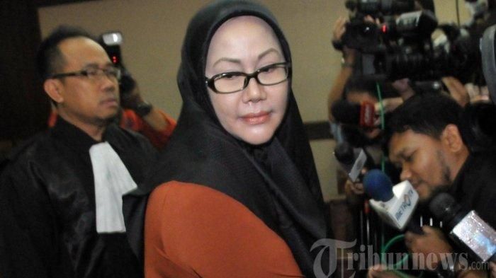 Profil Ratu Atut Chosiyah, eks Gubernur Banten yang terjerat korupsi hingga bangun dinasti politik. Kini mobil dinasnya dilelang hingga Rp628 juta.