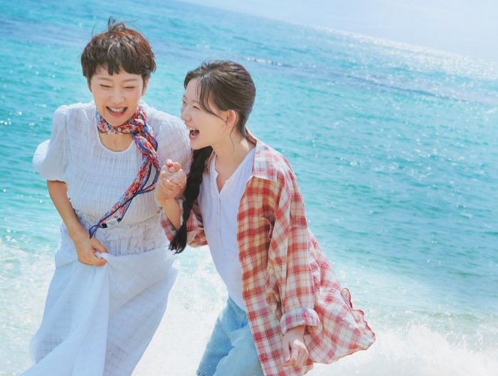 Yum Jung Ah dan Choi Yoon Ji dalam drama Love, Take Two.