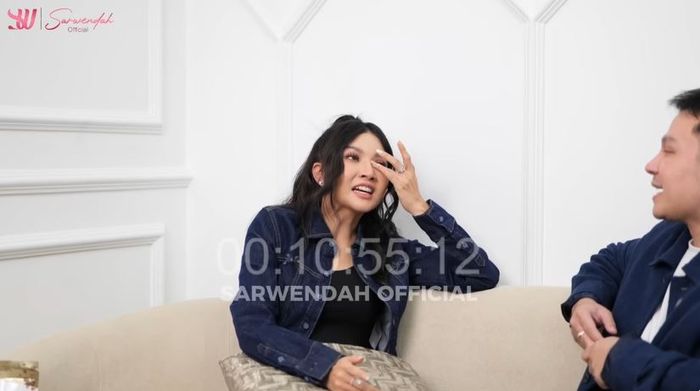 Sarwendah nangis ungkap kondisi mental sang anak