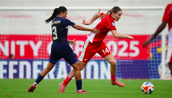 Timnas putri Indonesia melawan Thailand pada laga ASEAN Cup Women 2025 di Vietnam