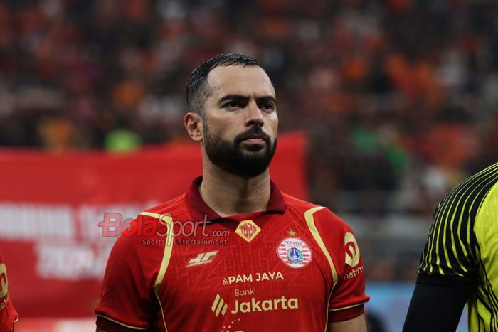 Bek Persija Jakarta, Jordi Amat, saat bertanding diJakarta International Stadium (JIS), Jakarta Utara, Minggu (10/8/2025) malam.
