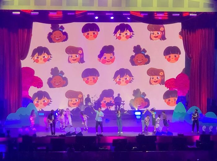 Maliq &amp; D&rsquo;Essentials di konser Jumbo bertajuk 'Keajaiban Musik dan Cerita Kita' digelar di Beach City International Stadium (BCIS), Ancol, Jakarta Utara, Minggu (17/8/2025).