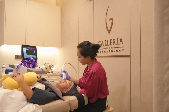 Demonstrasi langsung penggunaan Thermage FLX