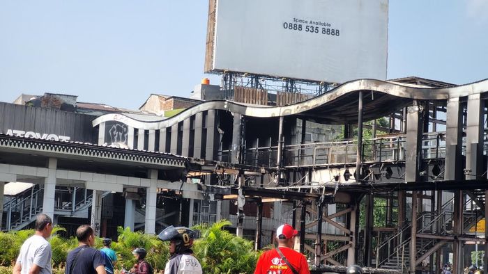 Kondisi Halte Senen Toyota Rangga pasca demo, Minggu (30/8/2025). 
