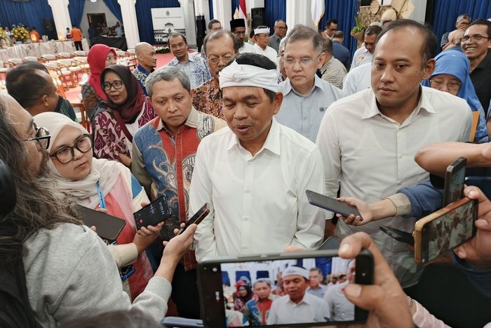 Dedi Mulyadi ngaku tak tinggal di rumah dinas sejak menjabat sebagai Gubernur. Bantah pakai dana APBD Rp 14 miliar konsumsi harian!