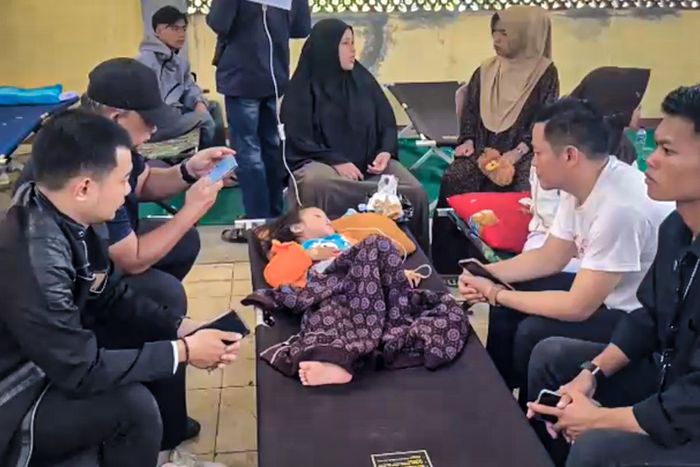 Gubernur Jawa Barat, Dedi Mulyadi bongkar dugaan penyebab para siswa keracunan massal MBG di Bandung Barat. 